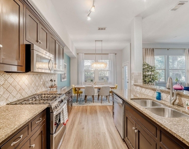 1009 Taulbee Ln - Photo Thumbnail 5