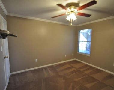 501 W 26th St - Photo Thumbnail 6