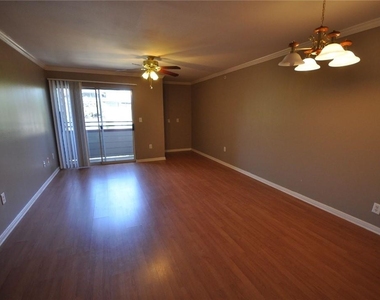 501 W 26th St - Photo Thumbnail 3