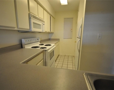 501 W 26th St - Photo Thumbnail 2