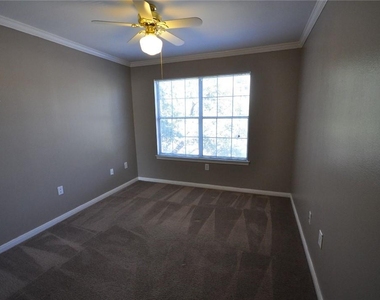 501 W 26th St - Photo Thumbnail 5