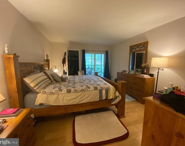 240 Valley Stream Lane - Photo Thumbnail 10