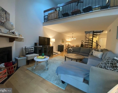 240 Valley Stream Lane - Photo Thumbnail 4