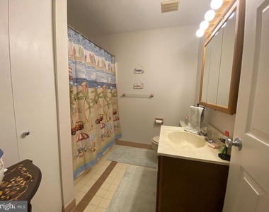 240 Valley Stream Lane - Photo Thumbnail 14