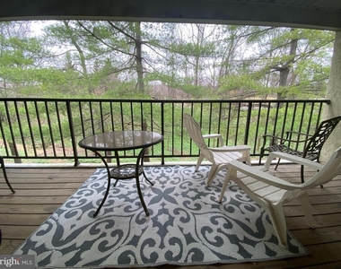 240 Valley Stream Lane - Photo Thumbnail 5