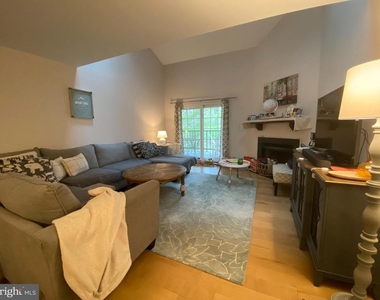 240 Valley Stream Lane - Photo Thumbnail 3