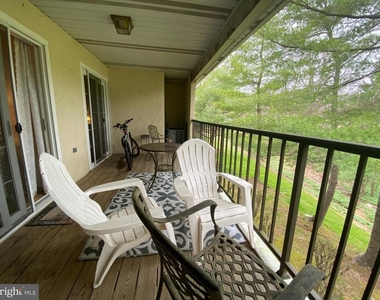 240 Valley Stream Lane - Photo Thumbnail 6