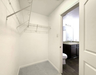 3000 Cressler Ln - Photo Thumbnail 15