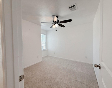 3000 Cressler Ln - Photo Thumbnail 12