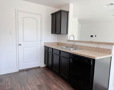3000 Cressler Ln - Photo Thumbnail 9
