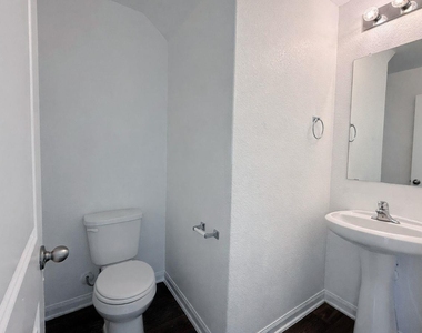 3000 Cressler Ln - Photo Thumbnail 6