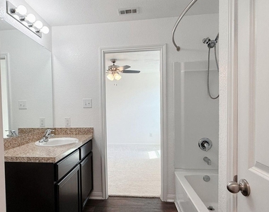 3000 Cressler Ln - Photo Thumbnail 17