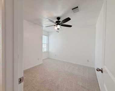 3000 Cressler Ln - Photo Thumbnail 14