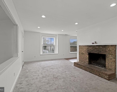 8 Fanelli Lane - Photo Thumbnail 5