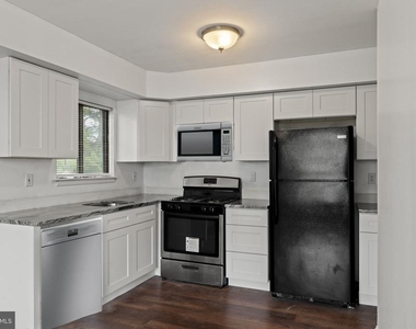 8 Fanelli Lane - Photo Thumbnail 4