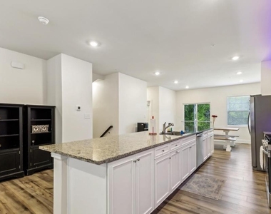 45455 Concord Way - Photo Thumbnail 4