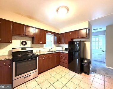 8703 34th Avenue - Photo Thumbnail 5