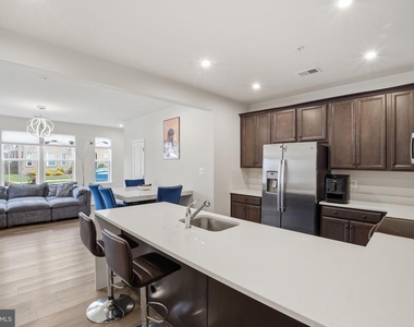 10501 John Glenn Street - Photo Thumbnail 6