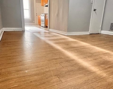 228 N Kenwood Avenue - Photo Thumbnail 4