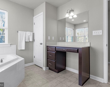 243 Wavyleaf Drive - Photo Thumbnail 28