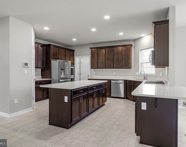 243 Wavyleaf Drive - Photo Thumbnail 10