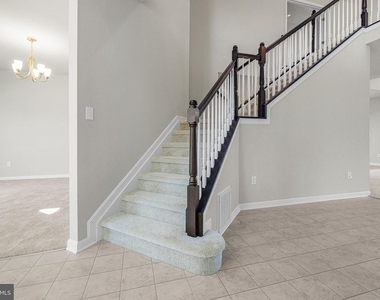243 Wavyleaf Drive - Photo Thumbnail 5