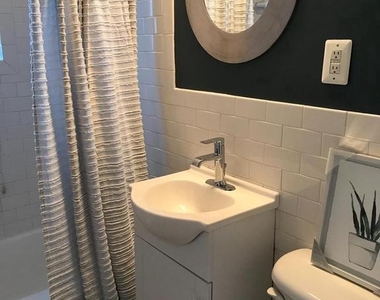 212 Oakwood Street Se - Photo Thumbnail 5