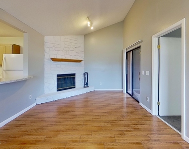 2530 Whispering Woods Boulevard - Photo Thumbnail 5