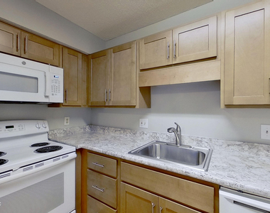 2530 Whispering Woods Boulevard - Photo Thumbnail 8