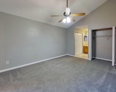 2530 Whispering Woods Boulevard - Photo Thumbnail 16