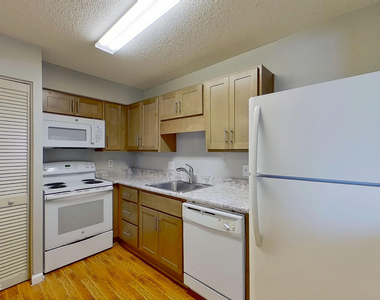 2530 Whispering Woods Boulevard - Photo Thumbnail 9