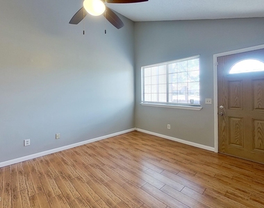 2530 Whispering Woods Boulevard - Photo Thumbnail 6