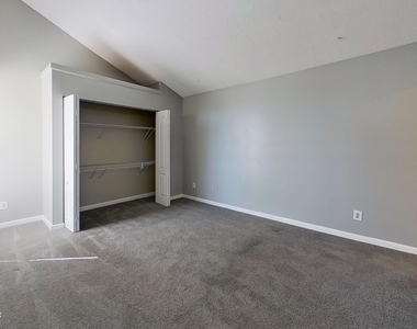 2530 Whispering Woods Boulevard - Photo Thumbnail 11
