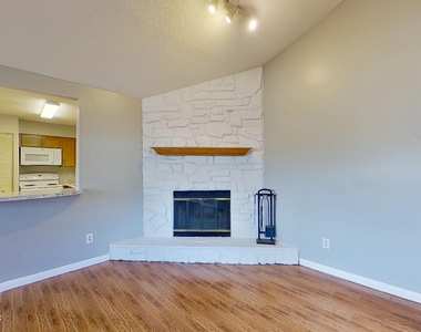 2530 Whispering Woods Boulevard - Photo Thumbnail 3
