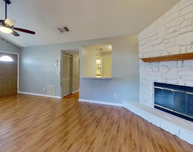 2530 Whispering Woods Boulevard - Photo Thumbnail 4