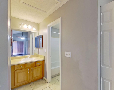2530 Whispering Woods Boulevard - Photo Thumbnail 20
