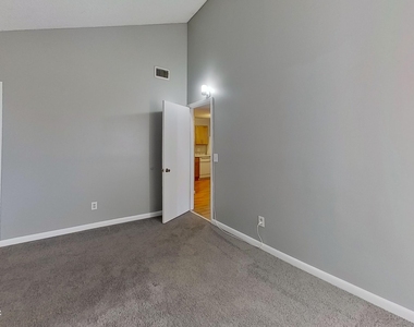2530 Whispering Woods Boulevard - Photo Thumbnail 17
