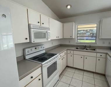 9 Lyons Place - Photo Thumbnail 6