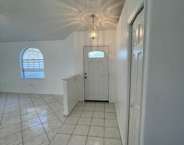 9 Lyons Place - Photo Thumbnail 4