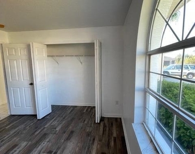 9 Lyons Place - Photo Thumbnail 16