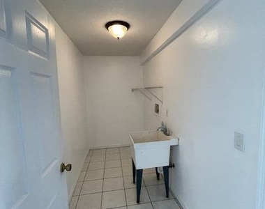 9 Lyons Place - Photo Thumbnail 24