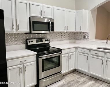 12260 Salvia Court - Photo Thumbnail 8