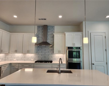 1241 Westshore Drive - Photo Thumbnail 6