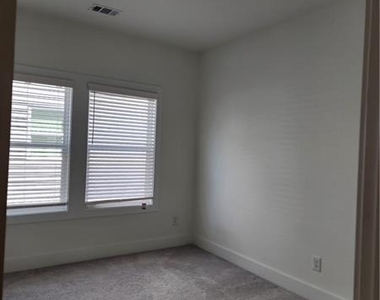 1241 Westshore Drive - Photo Thumbnail 10