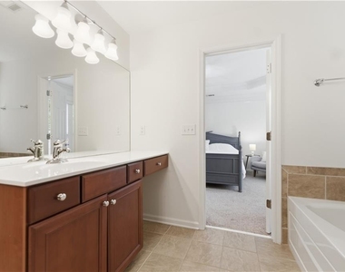 4953 Colchester Court Se - Photo Thumbnail 9