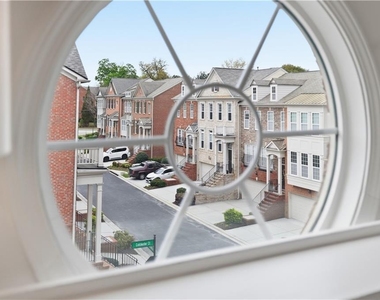 4953 Colchester Court Se - Photo Thumbnail 18
