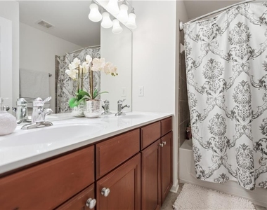 4953 Colchester Court Se - Photo Thumbnail 2