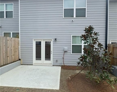 3009 Acacia Circle - Photo Thumbnail 2