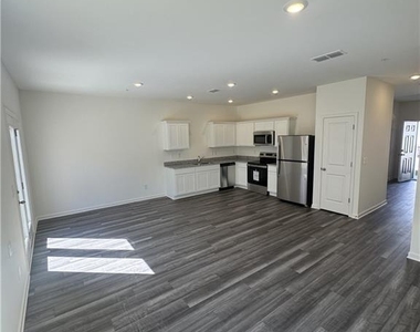 3009 Acacia Circle - Photo Thumbnail 4