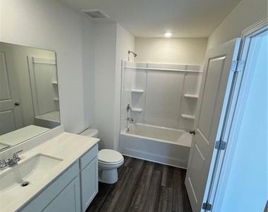 3009 Acacia Circle - Photo Thumbnail 13